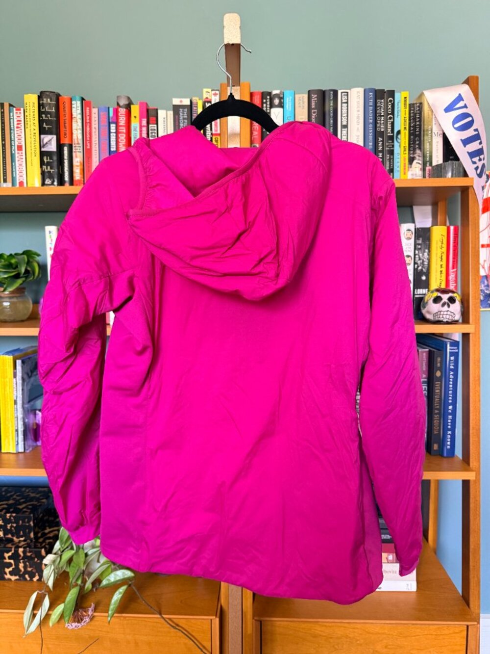 Like New Arc'teryx Women's Atom Hoody - Picture 3 of 4